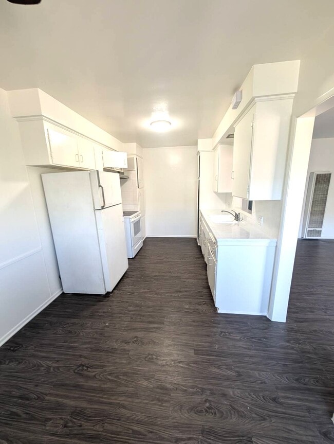 Photo - 3694 Redondo Beach Blvd Unit D