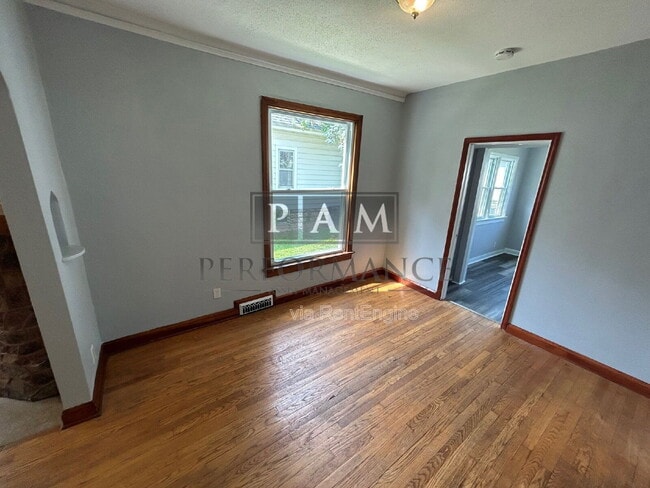 Photo - 3269 S New York Ave