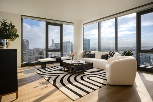 Photo - 1900 Broadway