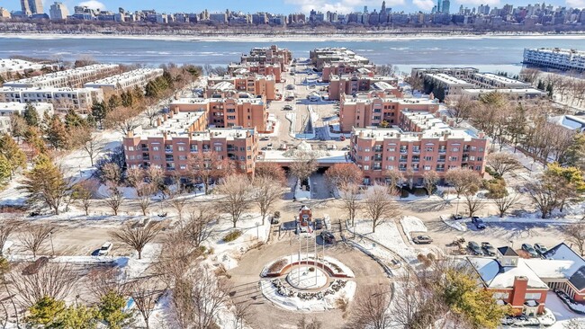 Building Photo - 502 Smith Ct Unit 502