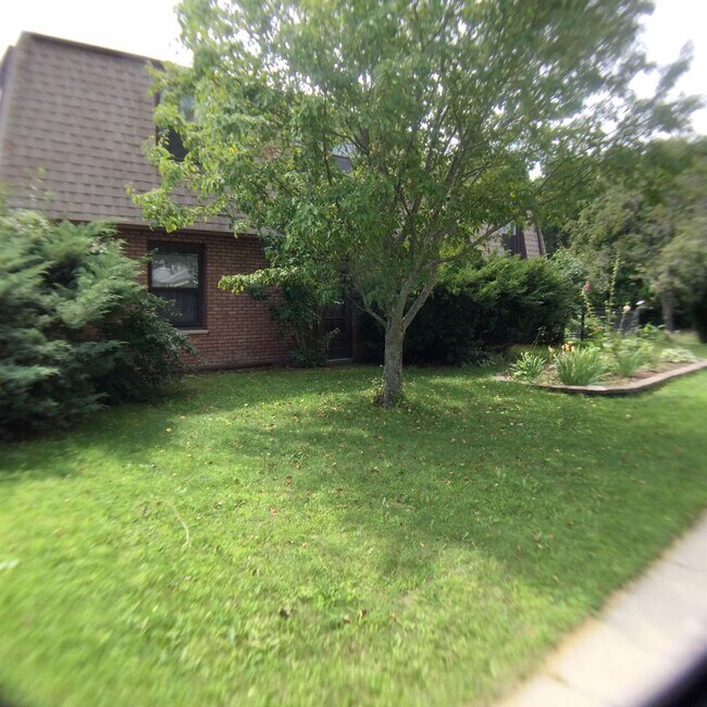 Photo - 201 W Oak St