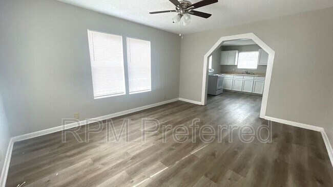 Photo - 918 3rd Ave S