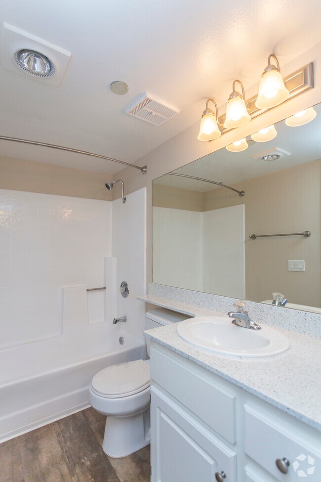 1 BR, 1 BA - 620 SF