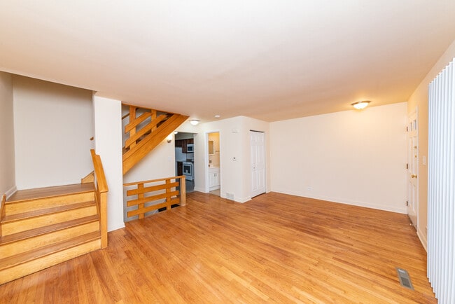 Photo - 820 N Milwaukee Ave