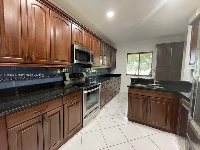 Building Photo - 16387 Malibu Dr Unit 46 Rental