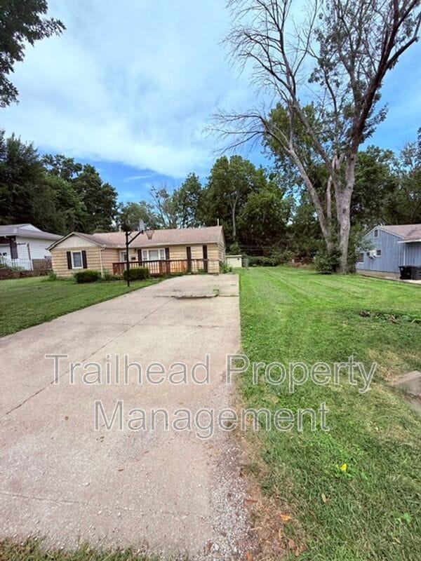 9812 E Linwood Blvd