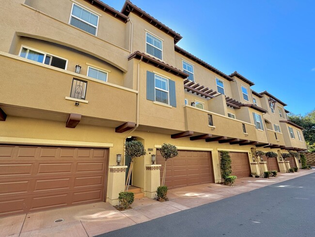 Great 3B/2.5BA Townhome in San Marcos! - Great 3B/2.5BA Townhome in San Marcos!