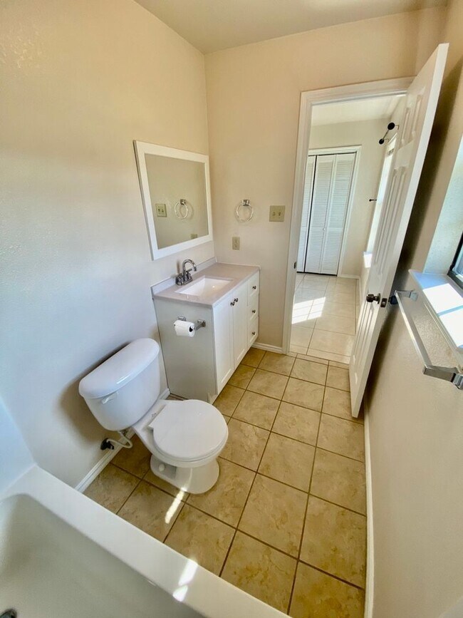 Photo - 100 Ramon Cardenas Dr Unit D