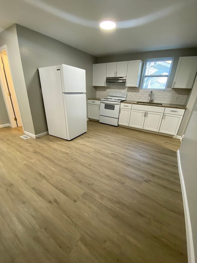 Photo - ELMWOOD PLACE - Fully Remodeled 2-3 bed home with 1 bath.