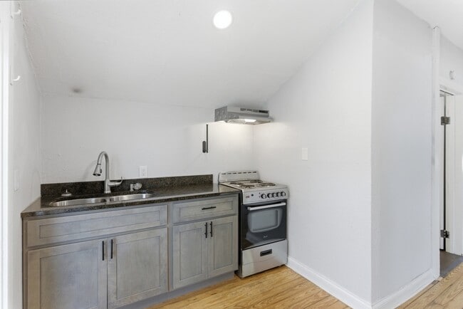 Photo - 2927 Dempster St NE Unit Upper -  2