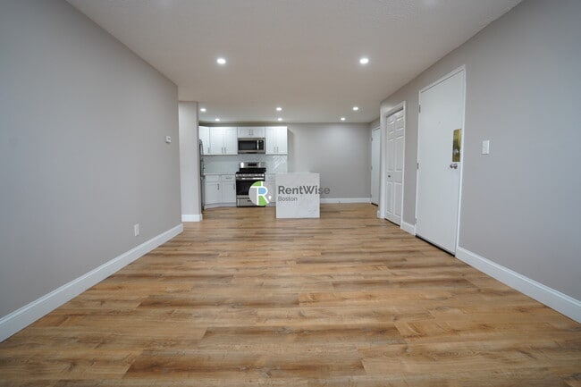 Building Photo - 971 Fellsway Rental