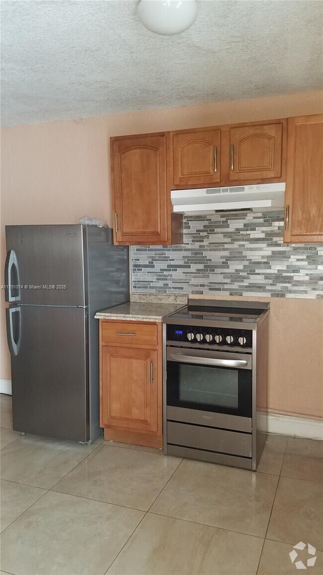 Building Photo - 5001 NW 23rd St Unit A Rental
