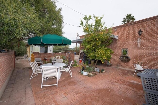 Photo - 2915 E 10th St