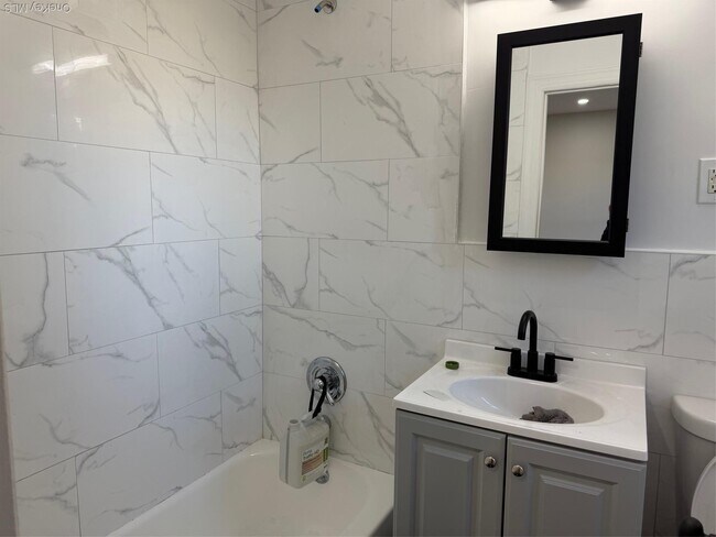 Photo - 830 E Broadway Unit 201