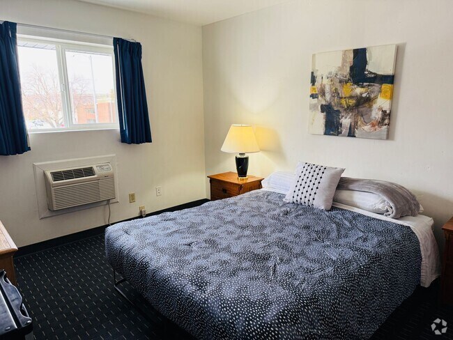 Building Photo - Hospital Corridor: Free Laundry and Off St... Unit 17 Rental
