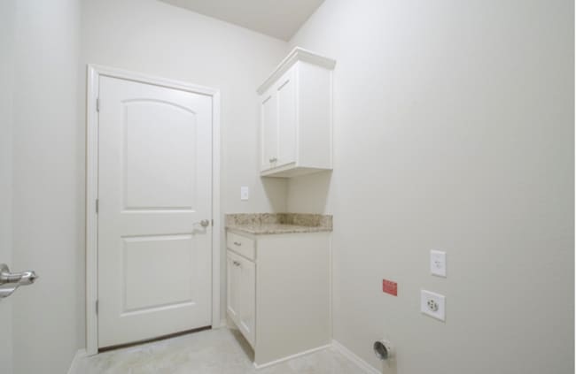 Photo - Unique 4 bed/2 bath/3 car garage Broken Arrow Home!