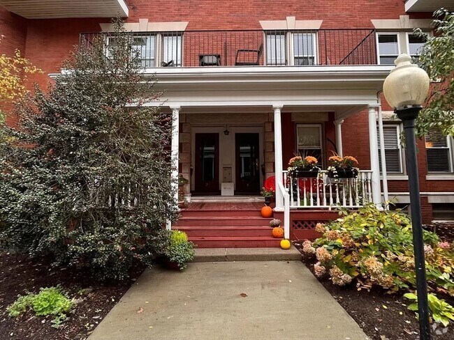 Building Photo - 4 Auburn Ct Unit 2 Rental