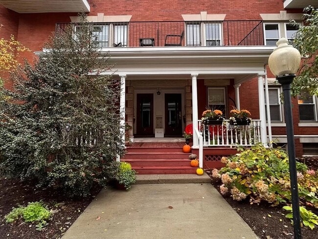 Building Photo - 4 Auburn Ct Unit 2 Rental