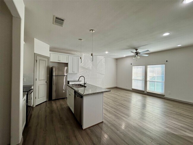 Photo - 8918 Southview St