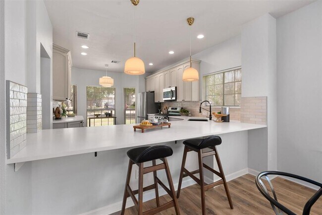 Photo - 3817 Newland Dr