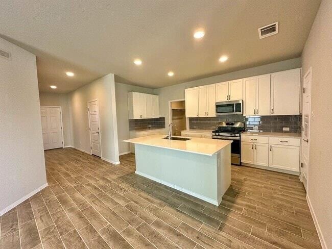 Building Photo - 140 Keltic Dr