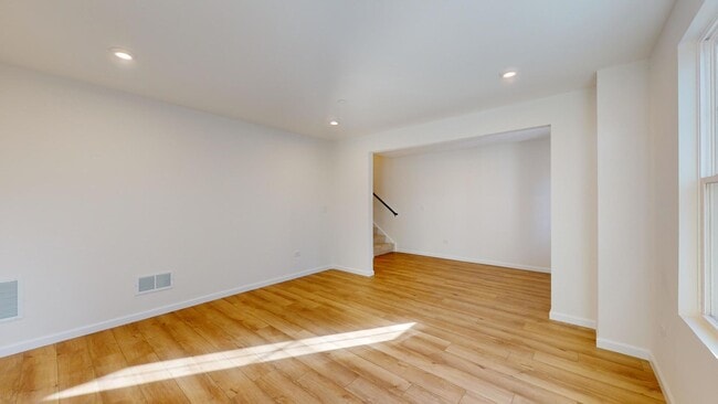 Photo - 134 Yorktown Ct