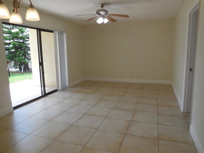 Photo - 1500 Windorah Way Unidad D