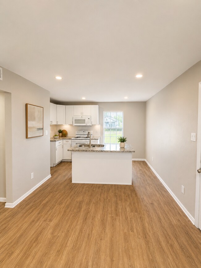 901 Bessie St Unit 204