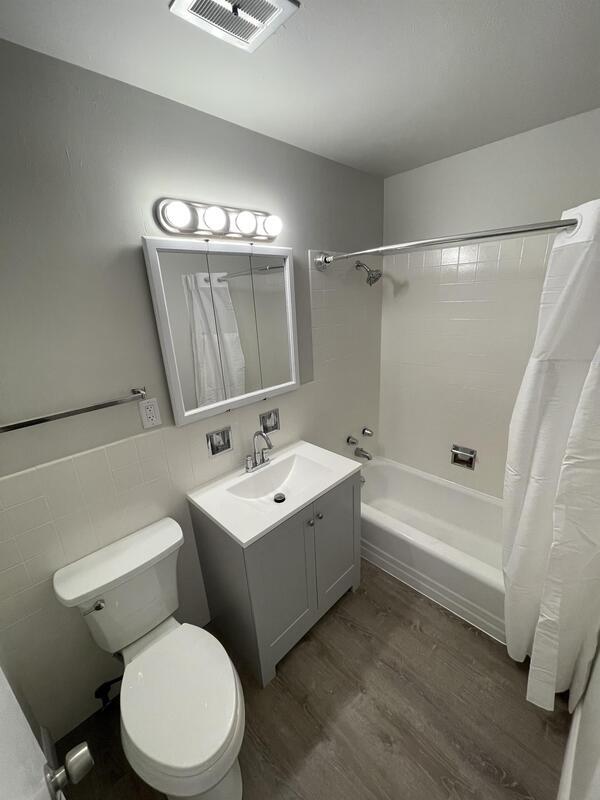 Photo - 517 S Milwaukee Ave