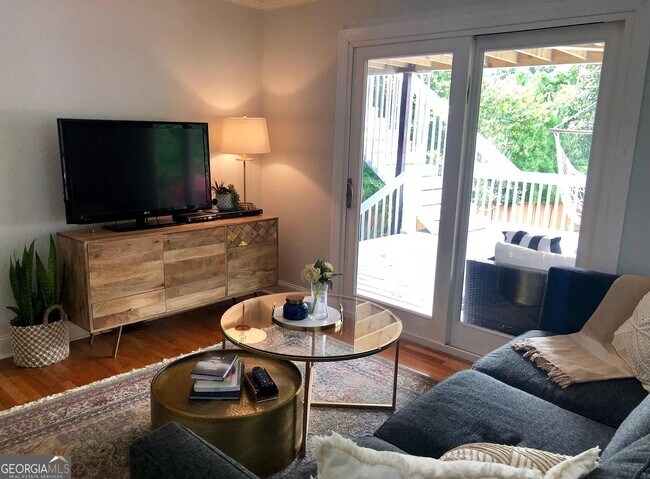 Photo - 311 Delmont Dr NE