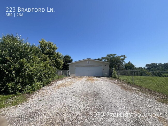 Photo - 223 Bradford Ln