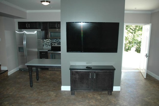 Photo - 152 Mill St. Luxury apartments near OU