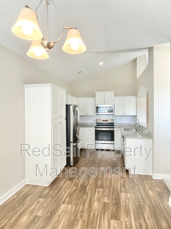 Photo - 520 Fishers Ct
