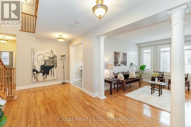 Photo - 32 Radial St