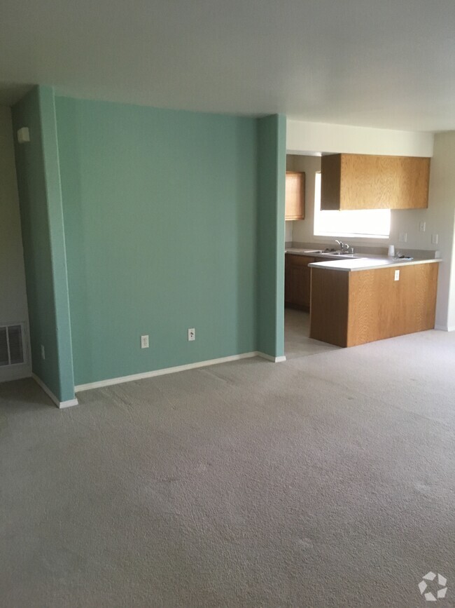 Building Photo - 893 Forest Glen Dr Unit 893 Forest glen  E Rental