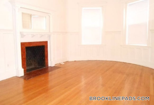 Photo - 1788 Beacon St Unit 1A