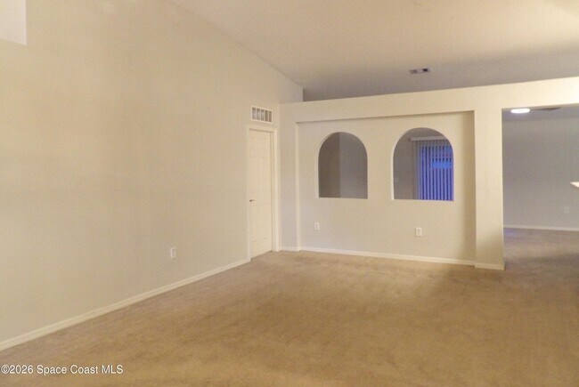 Photo - 410 Birch Ave SW