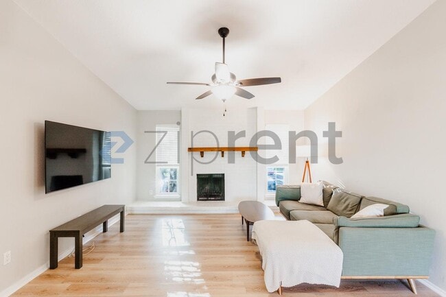 Photo - 4159 Steck Ave