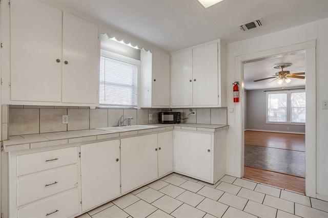 Photo - 3200 Sandage Ave