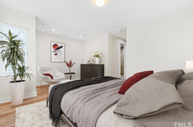 Photo - 451 Wendover Pkwy