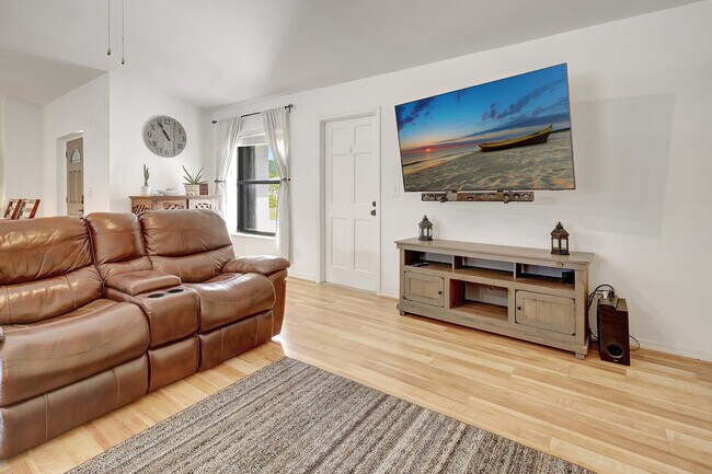 Photo - 98 Chardon Pl Unit FL1-ID1073520P