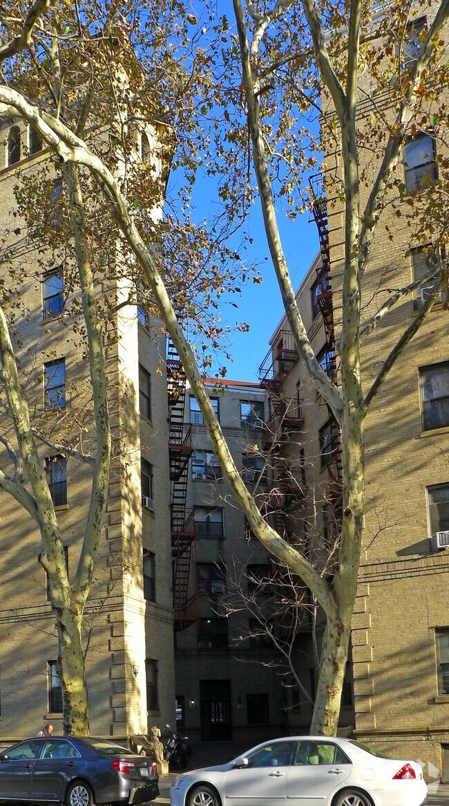 Photo - 70-35 Broadway