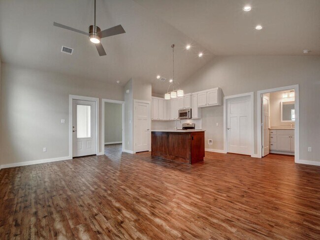 Photo - 240 Rose Dr