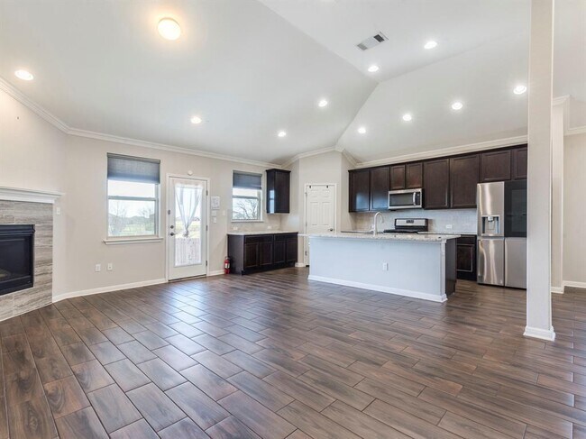 Photo - 6829 Banff Cv