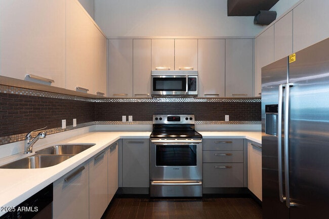 Photo - 1 E Lexington Ave Unidad 702