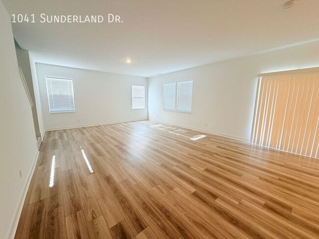 Photo - 1041 Sunderland Dr