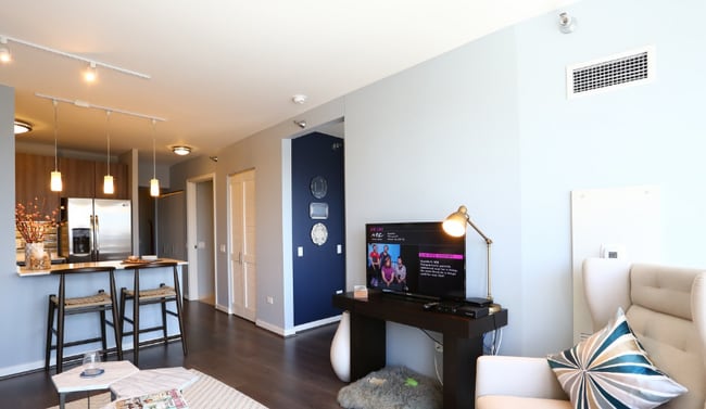 Photo - 369 W Hubbard St