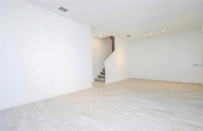 Photo - 13890 Title Wy