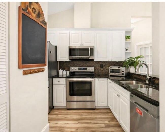 Photo - 805 Harbour Pointe Way Unit #805