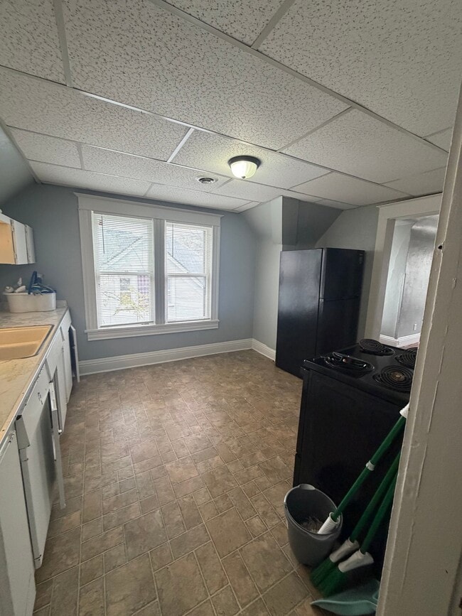 Photo - 616 W 6th St